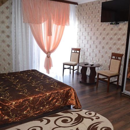 Hotel Fiyesta Starokostyantyniv Dış mekan fotoğraf