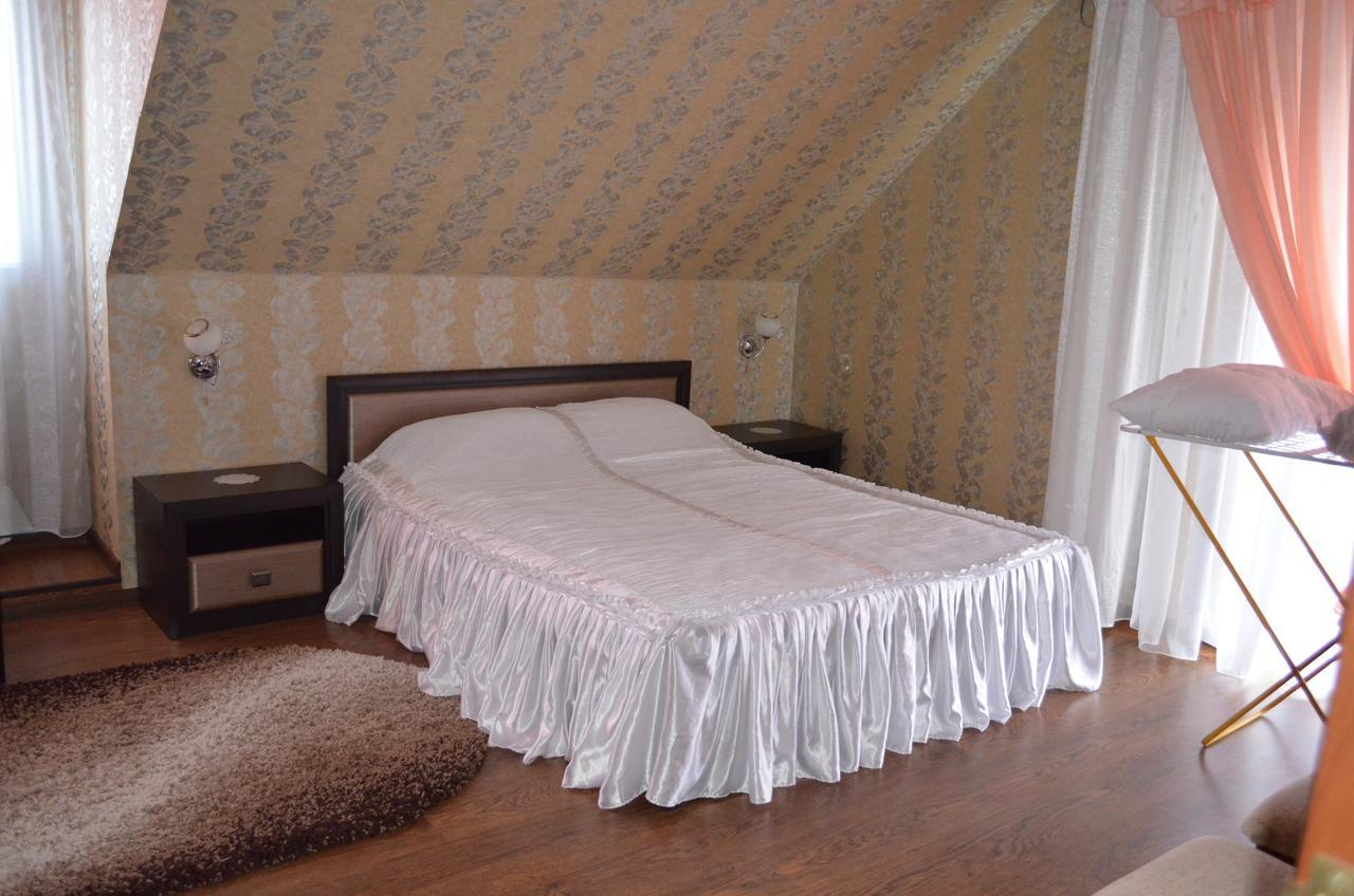 Hotel Fiyesta Starokostyantyniv Dış mekan fotoğraf