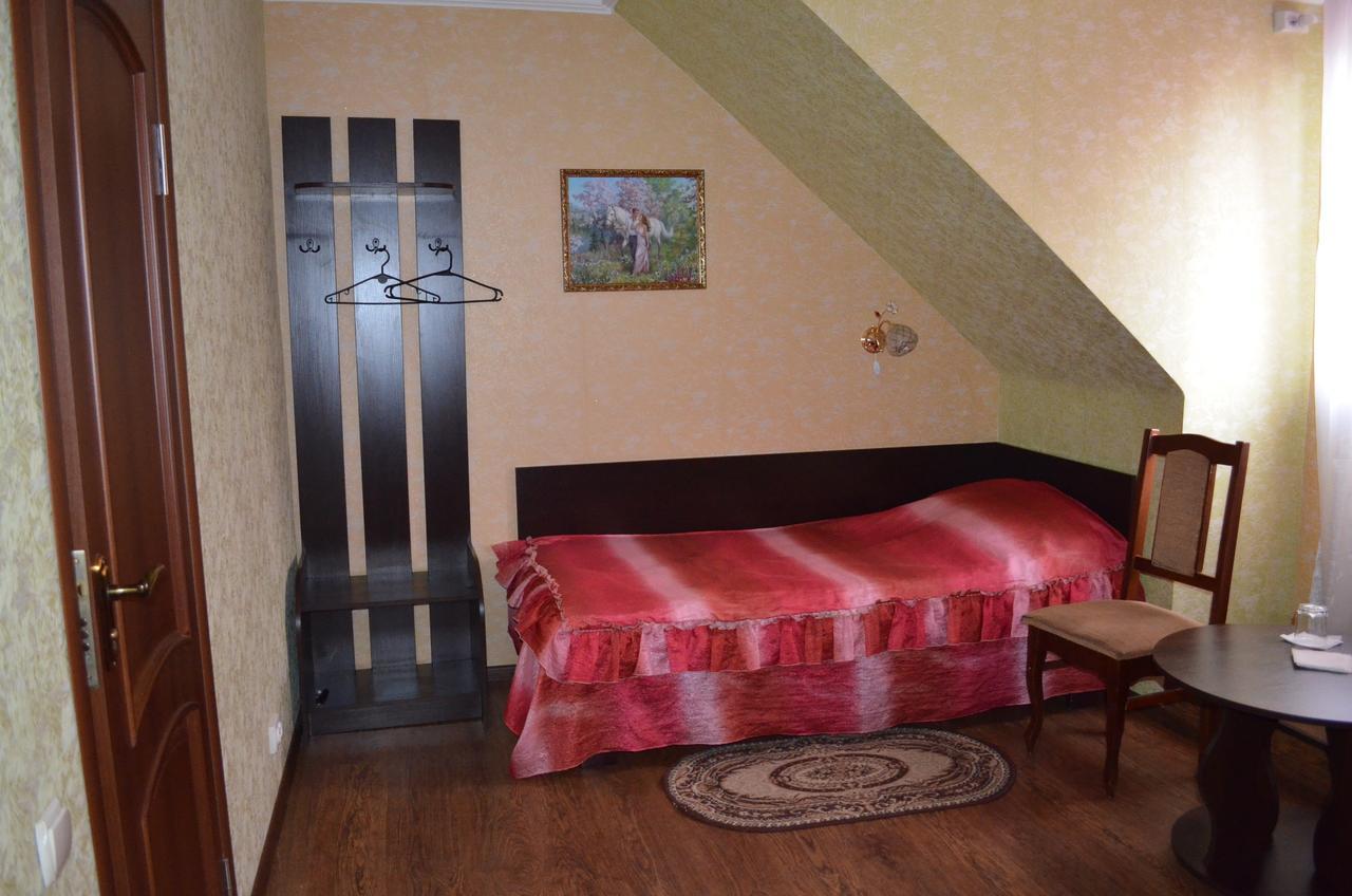 Hotel Fiyesta Starokostyantyniv Dış mekan fotoğraf