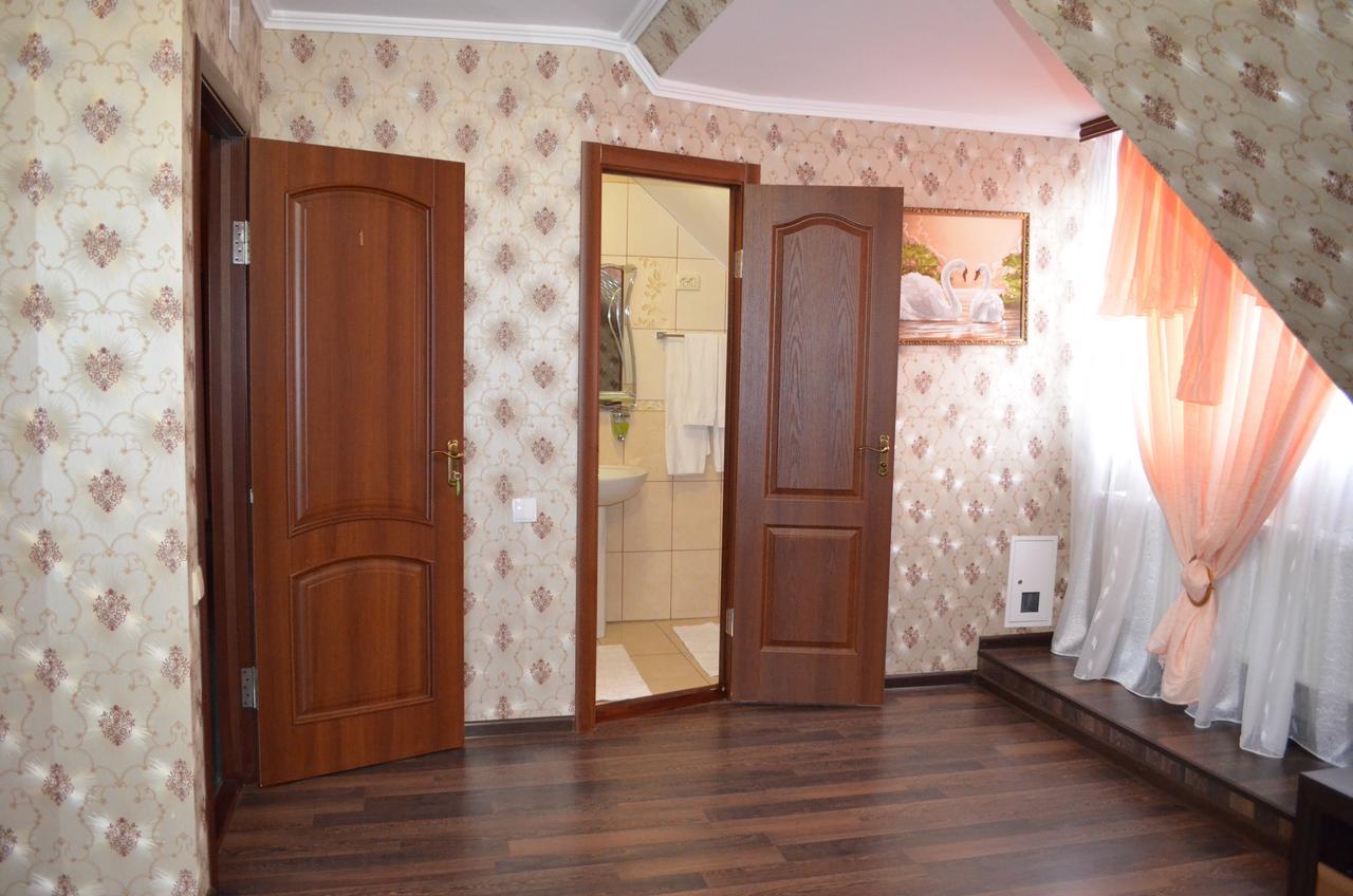 Hotel Fiyesta Starokostyantyniv Dış mekan fotoğraf