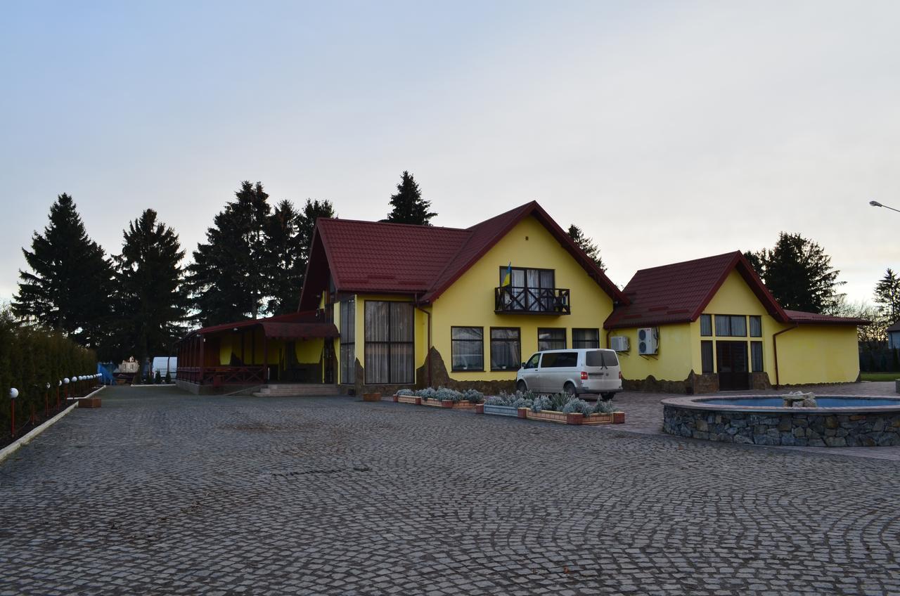 Hotel Fiyesta Starokostyantyniv Dış mekan fotoğraf