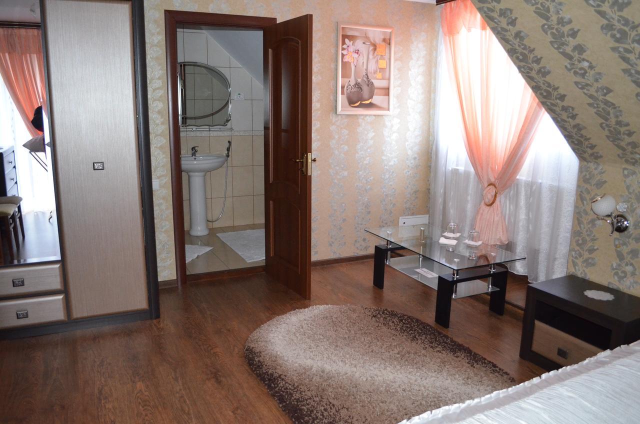 Hotel Fiyesta Starokostyantyniv Dış mekan fotoğraf