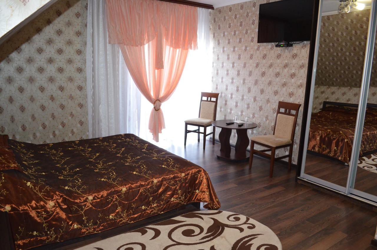 Hotel Fiyesta Starokostyantyniv Dış mekan fotoğraf