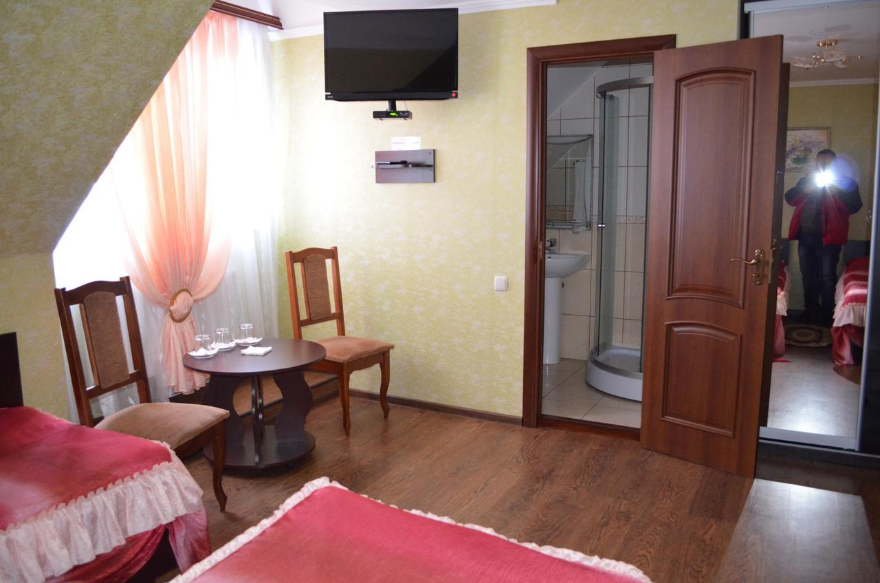 Hotel Fiyesta Starokostyantyniv Dış mekan fotoğraf