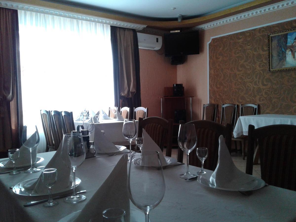 Hotel Fiyesta Starokostyantyniv Dış mekan fotoğraf